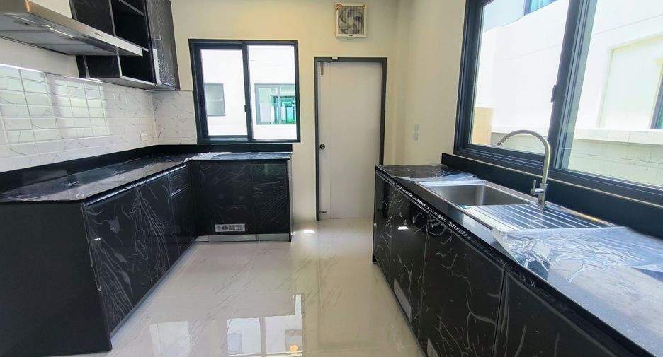 Haus zur Miete mit 4 Zimmer in Bang Phli, Samut Prakan