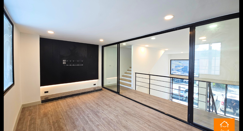 Casa adosada en venta de 1 habitaciones en Bueng Kum, Bangkok
