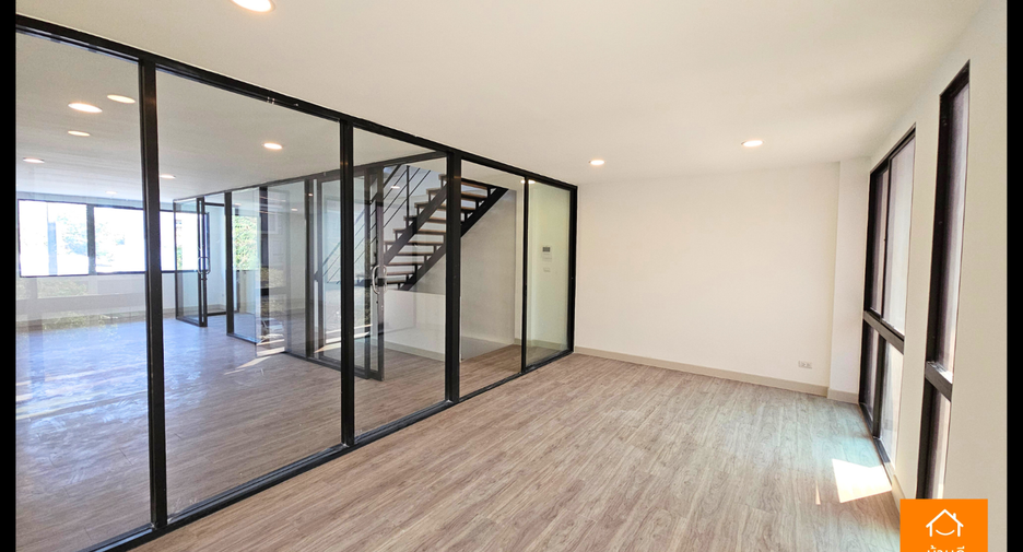 Casa adosada en venta de 1 habitaciones en Bueng Kum, Bangkok