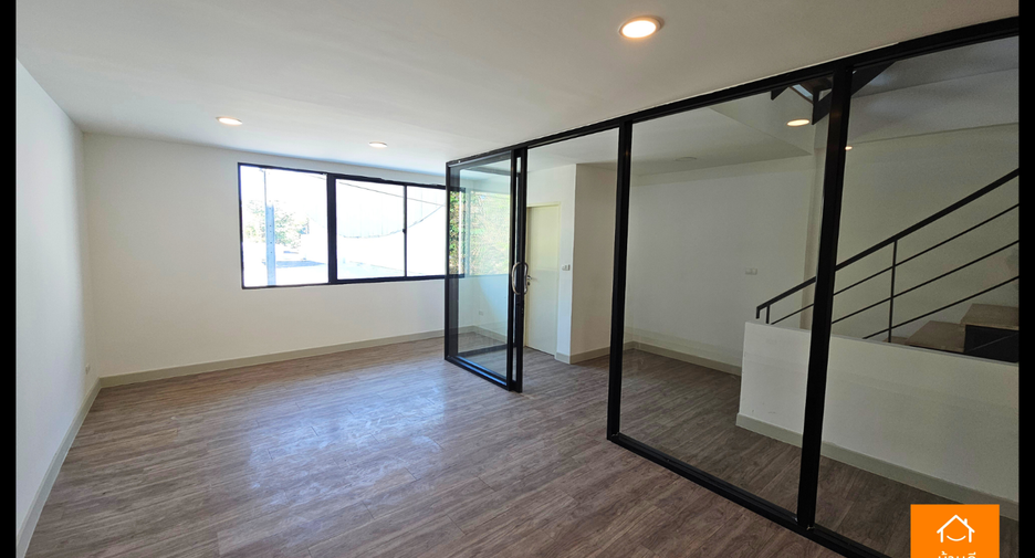 Casa adosada en venta de 1 habitaciones en Bueng Kum, Bangkok