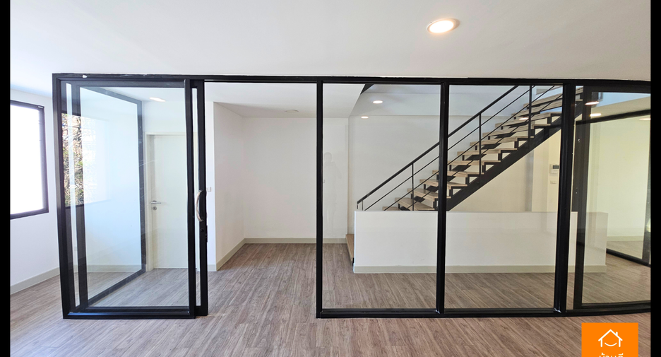 Casa adosada en venta de 1 habitaciones en Bueng Kum, Bangkok