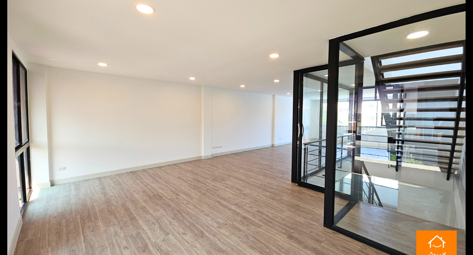 Casa adosada en venta de 1 habitaciones en Bueng Kum, Bangkok
