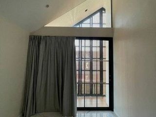 Casa adosada en alquiler de 3 habitaciones en Wang Thonglang, Bangkok