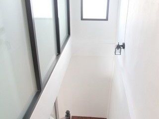 Casa adosada en alquiler de 3 habitaciones en Bang Kapi, Bangkok