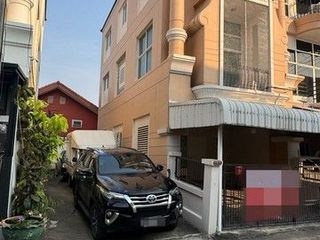 Casa en alquiler de 3 habitaciones en Bang Khen, Bangkok
