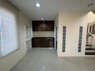 Casa en alquiler de 3 habitaciones en Bang Khen, Bangkok