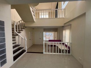 Casa en alquiler de 3 habitaciones en Bang Khen, Bangkok