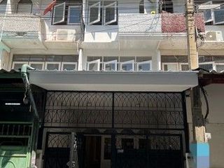 Casa adosada en alquiler de 4 habitaciones en Khlong San, Bangkok