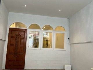 Casa adosada en alquiler de 4 habitaciones en Khlong San, Bangkok