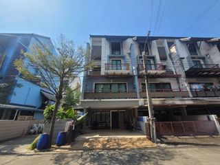 出售 1 卧室 联排别墅 在 Huai Khwang, 曼谷