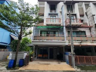 出售 1 卧室 联排别墅 在 Huai Khwang, 曼谷