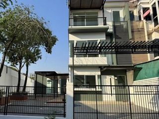 For rent 4 bedrooms house in Bang Khun Thian, Bangkok