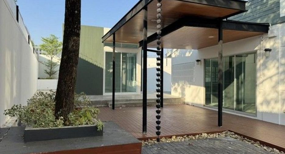For rent 4 bedrooms house in Bang Khun Thian, Bangkok