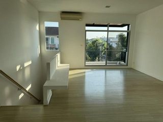 For rent 4 bedrooms house in Bang Khun Thian, Bangkok
