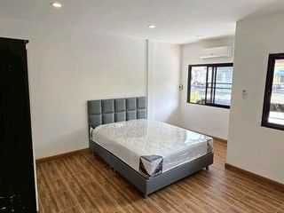 Casa adosada en alquiler de 2 habitaciones en Prawet, Bangkok