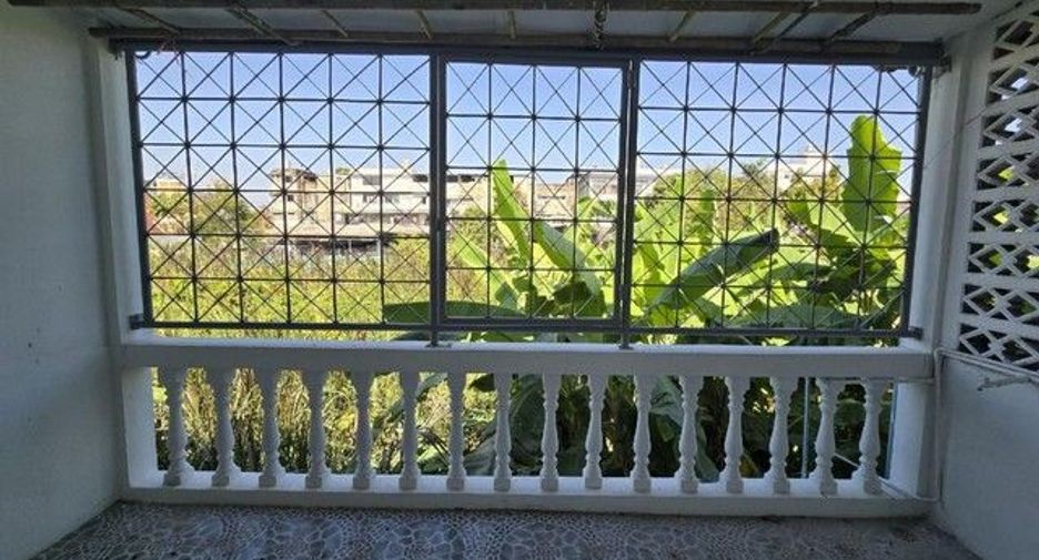For rent 2 bedrooms townhouse in Prawet, Bangkok