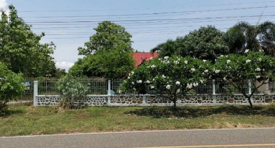 For sale 3 bedrooms house in Mueang Uttaradit, Uttaradit