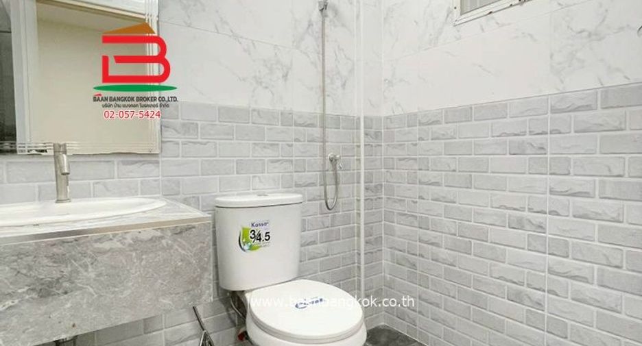 For sale 2 bedrooms townhouse in Lam Luk Ka, Pathum Thani