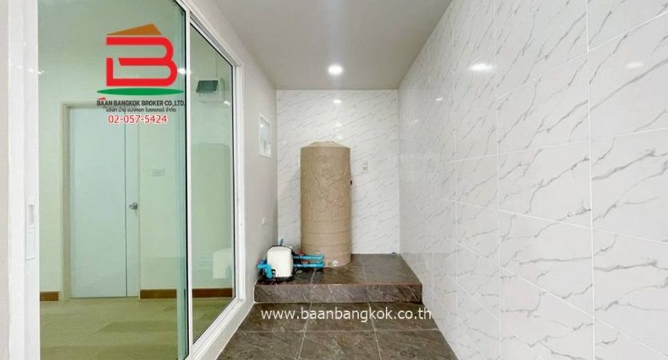 For sale 2 bedrooms townhouse in Lam Luk Ka, Pathum Thani