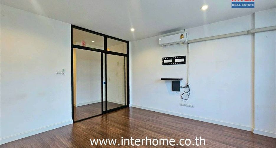 For sale 6 bedrooms retail Space in Bang Khen, Bangkok