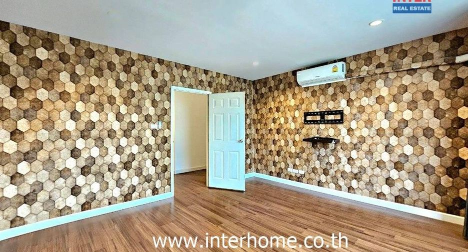For sale 6 bedrooms retail Space in Bang Khen, Bangkok