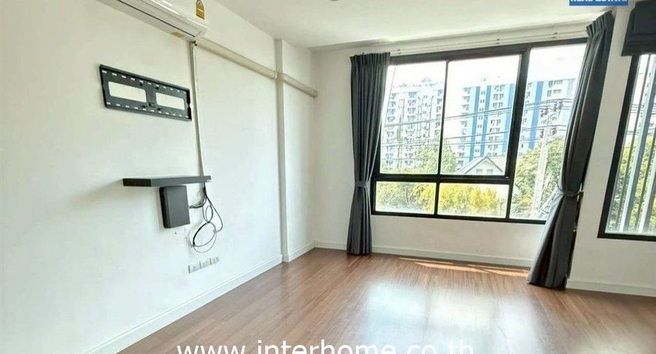 For sale 6 bedrooms retail Space in Bang Khen, Bangkok
