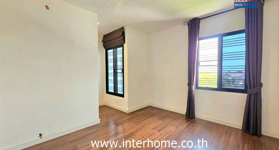 For sale 6 bedrooms retail Space in Bang Khen, Bangkok