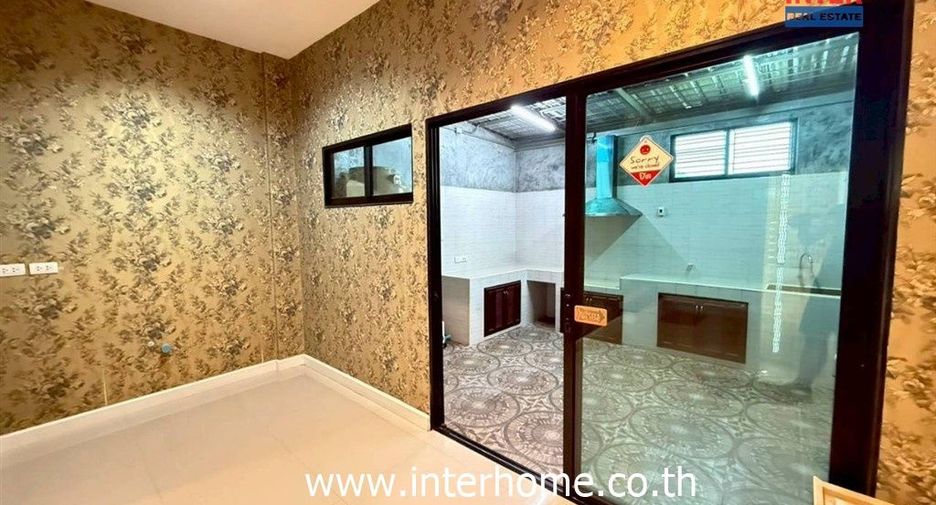 For sale 6 bedrooms retail Space in Bang Khen, Bangkok