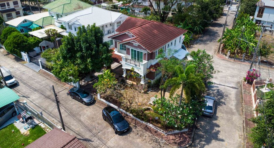 For sale 3 bedrooms house in Mueang Pathum Thani, Pathum Thani