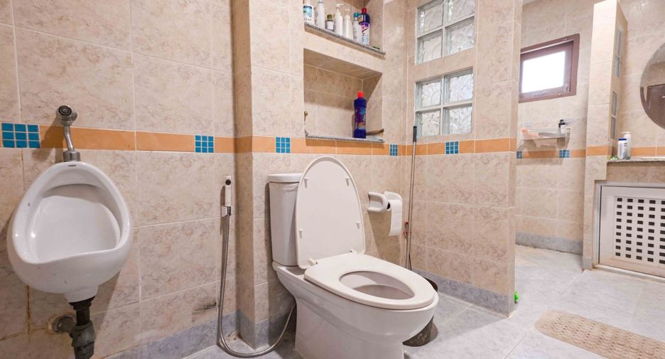 For sale 3 bedrooms house in Mueang Pathum Thani, Pathum Thani