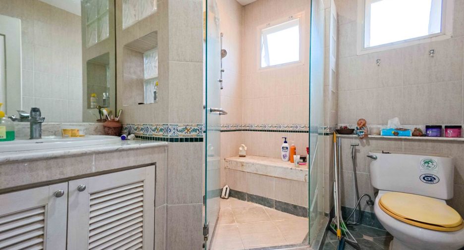 For sale 3 bedrooms house in Mueang Pathum Thani, Pathum Thani