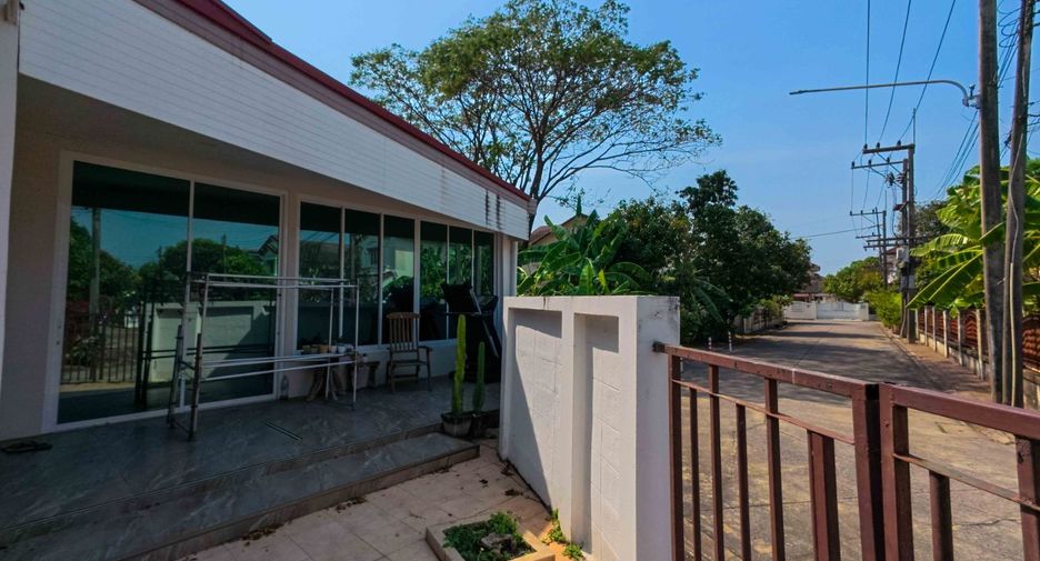 For sale 3 bedrooms house in Mueang Pathum Thani, Pathum Thani