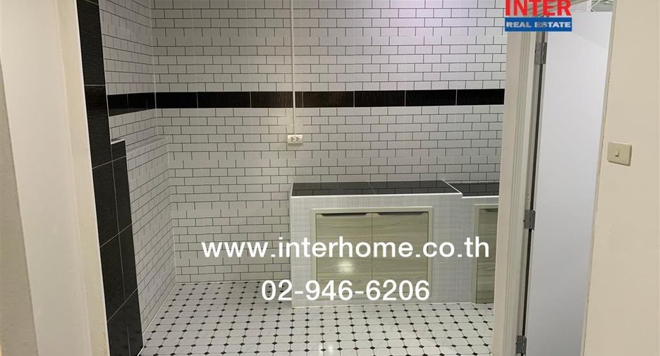 For sale 2 ベッドルーム townhouse in Khlong Sam Wa, Bangkok