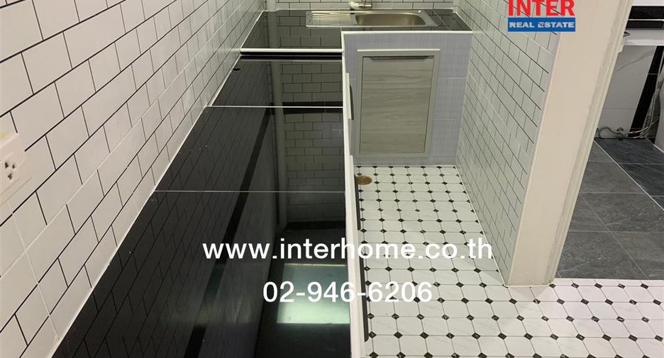 For sale 2 ベッドルーム townhouse in Khlong Sam Wa, Bangkok