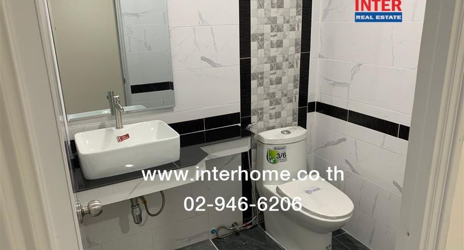 For sale 2 ベッドルーム townhouse in Khlong Sam Wa, Bangkok