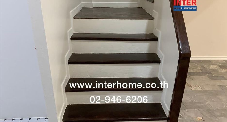 For sale 2 ベッドルーム townhouse in Khlong Sam Wa, Bangkok
