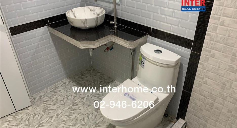 For sale 2 ベッドルーム townhouse in Khlong Sam Wa, Bangkok