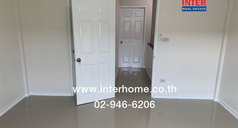 For sale 2 ベッドルーム townhouse in Khlong Sam Wa, Bangkok