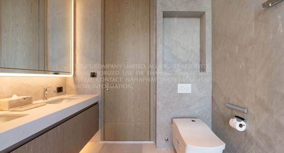 For rent 2 bedrooms condo in Khlong Toei, Bangkok