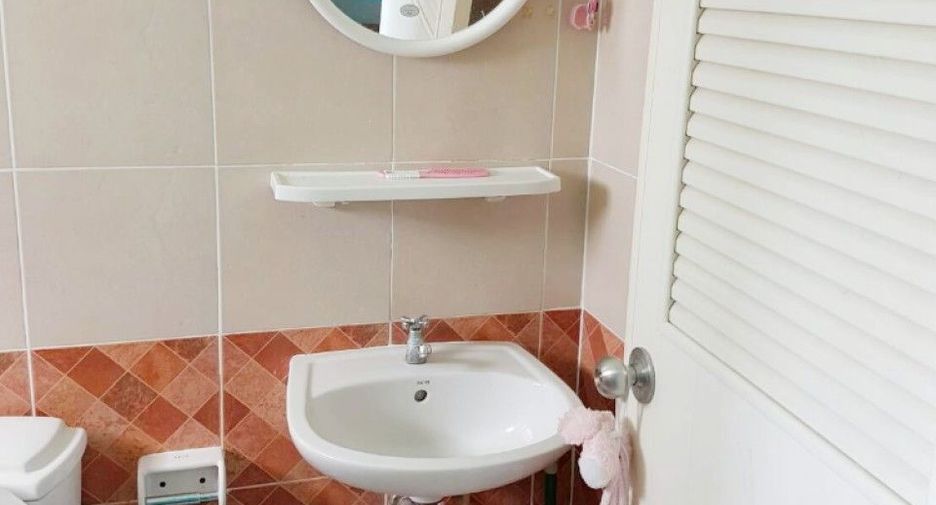 For sale 3 bedrooms retail Space in Bang Khun Thian, Bangkok