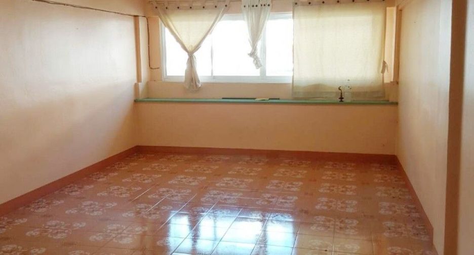 For sale 3 bedrooms retail Space in Bang Khun Thian, Bangkok