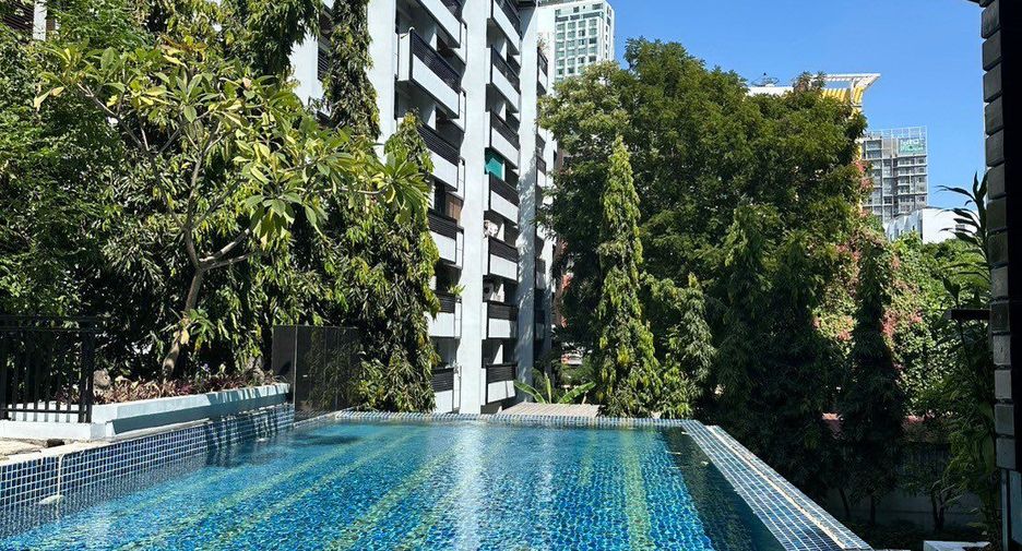 For rent 2 bedrooms condo in Phra Khanong, Bangkok