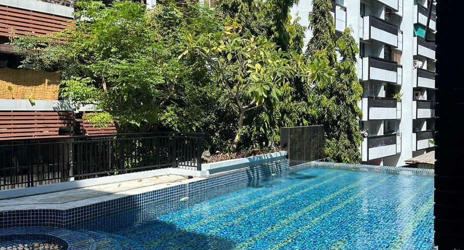 For rent 2 bedrooms condo in Phra Khanong, Bangkok