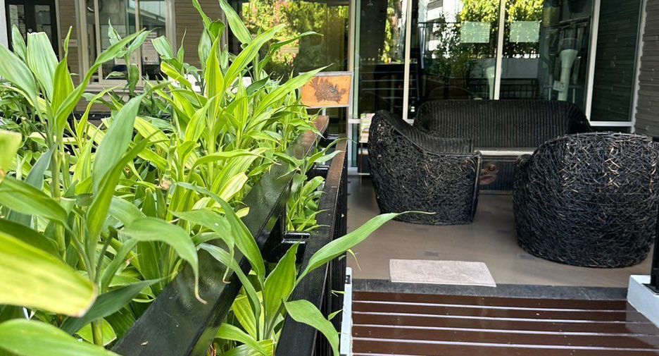 For rent 2 bedrooms condo in Phra Khanong, Bangkok