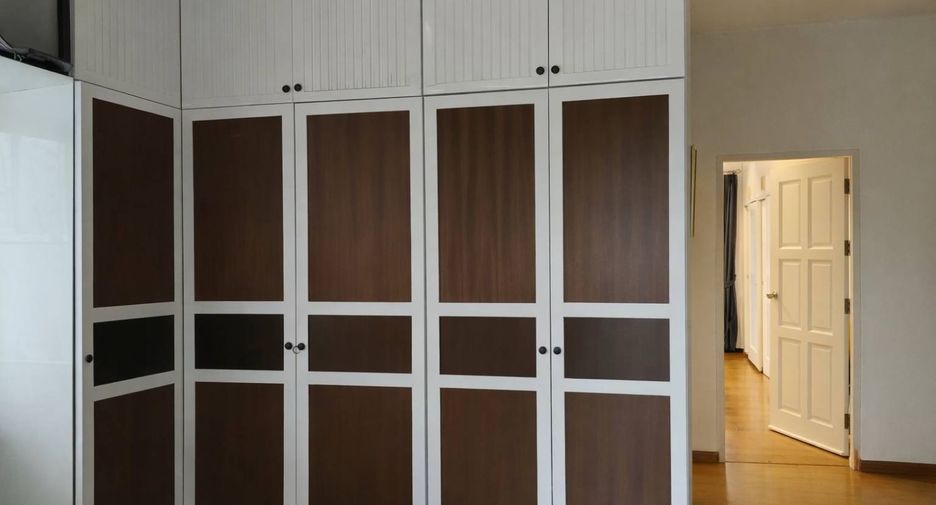 For sale 3 bedrooms house in Thawi Watthana, Bangkok
