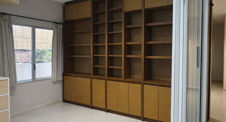 For sale 3 bedrooms house in Thawi Watthana, Bangkok