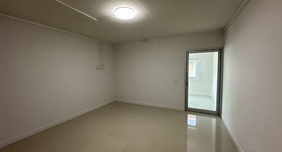 For sale 3 bedrooms townhouse in Sam Phran, Nakhon Pathom