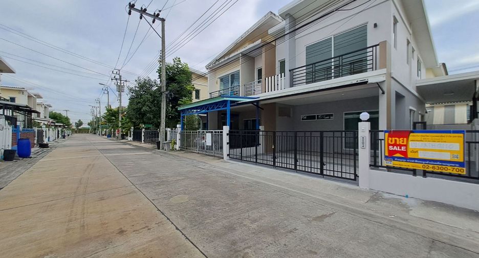For sale 3 bedrooms townhouse in Mueang Samut Prakan, Samut Prakan