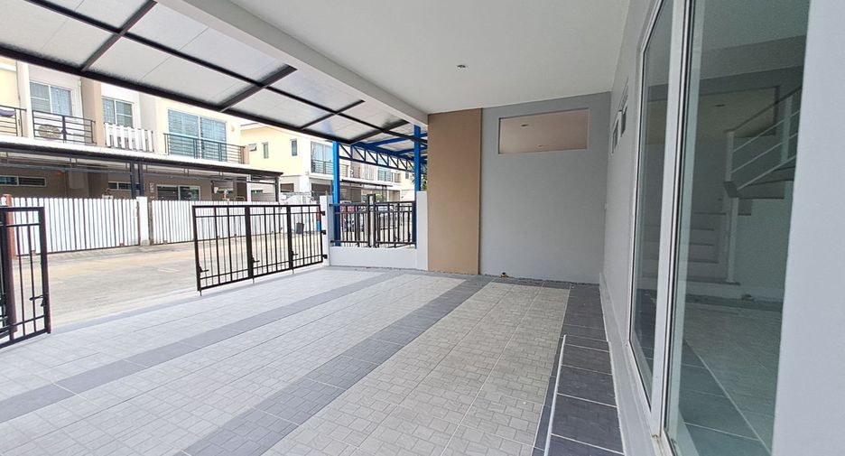For sale 3 bedrooms townhouse in Mueang Samut Prakan, Samut Prakan