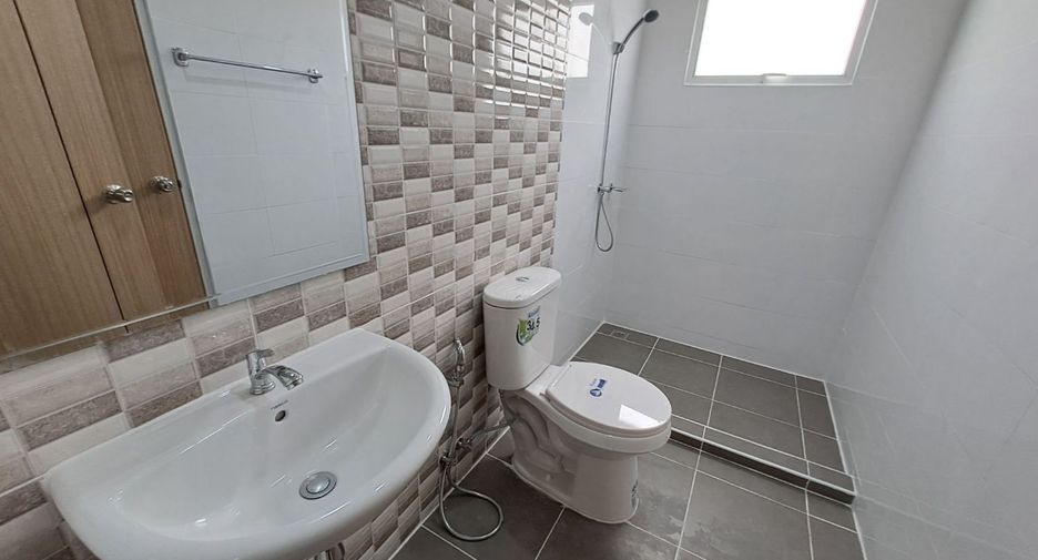 For sale 3 bedrooms townhouse in Mueang Samut Prakan, Samut Prakan